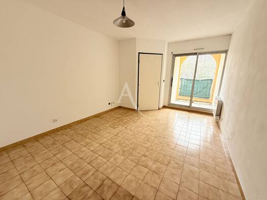Appartement à louer 404 € 1 pièce 22 m² 2ème étage Jardins de la Fontaine Nîmes 30000