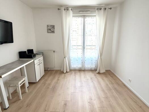 Appartement à vendre 209 900 € 3 pièces 2 chambres 63 m² Étage 1/3 Leclerc-Centre Ouest Brie-Comte-Robert 77170