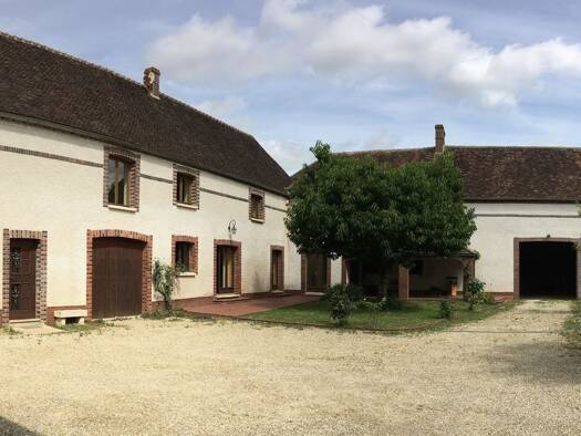 Maison à vendre 497 500 € 10 pièces 5 chambres 360 m² 2 115 m² de terrain Sens 89100