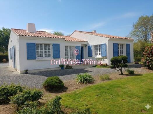 Maison de plain-pied à vendre 339 000 € 7 pièces 4 chambres 112 m² 5 640 m² de terrain Commequiers 85220