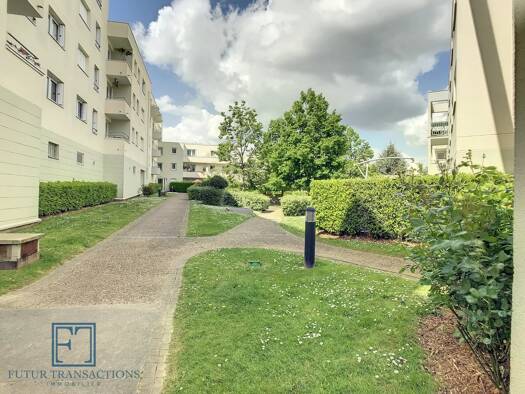 Appartement à vendre 189 000 € 3 pièces 2 chambres 76,3 m² Étage 2/3 La Clef Saint Pierre Élancourt 78990