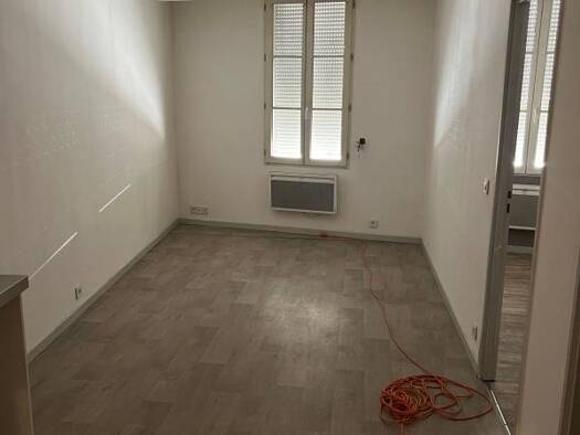 Appartement à louer 460 € 2 pièces 1 chambre 30 m² RDC Centre Saintes 17100