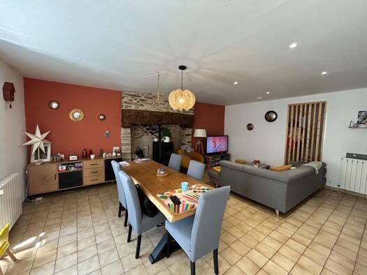 Maison de ville à vendre 232 000 € 6 pièces 4 chambres 175 m² 918 m² de terrain Sud Saint-Yrieix-la-Perche 87500