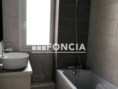 Appartement à louer 648 € 3 pièces 2 chambres 59 m² Dernier étage, Étage 2/2 Goise-Champommier-Champclairot Niort 79000