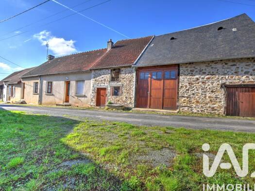 Maison de plain-pied à vendre 75 000 € 5 pièces 2 chambres 113 m² 2 174 m² de terrain La Celle-Dunoise 23800