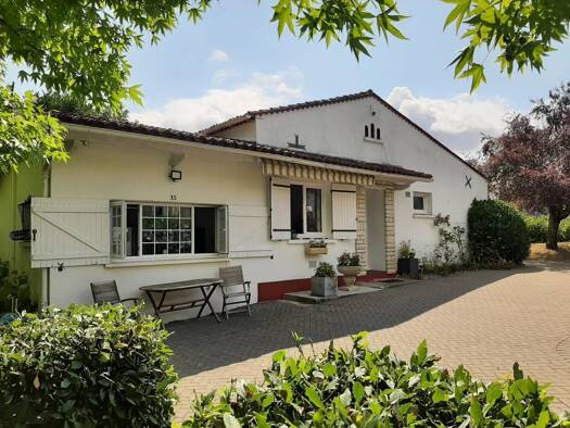 Maison à vendre 184 750 € 6 pièces 2 chambres 103 m² 2 014 m² de terrain Saint-Romain 16210