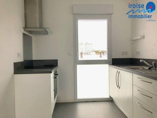 Appartement à louer 600 € 2 pièces 1 chambre 43 m² Étage 1/2 Centre Brest 29200