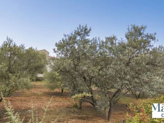 Terrain constructible à vendre 200 000 € 399 m² de terrain Pourrières 83910