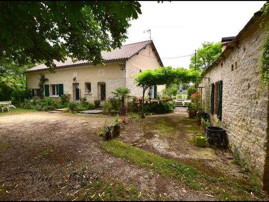 Maison à vendre 295 000 € 4 pièces 3 chambres 140 m² Montgesty 46150