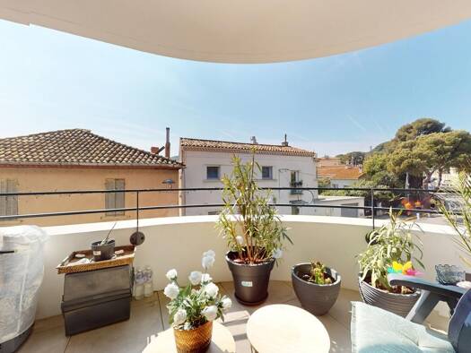 Appartement à vendre - Première occupation 300 000 € 2 pièces 1 chambre 47,85 m² Étage 1/3 Extension Centre Ville La Ciotat 13600