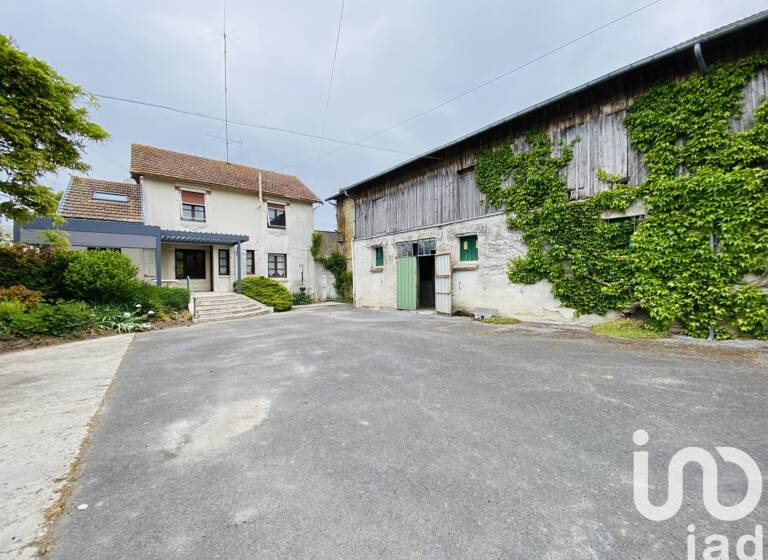 Maison à vendre 174 000 € 6 pièces 3<br/>chambres 169 m²<br/>superficie 1 951 m²<br/>terrain Quilly 08400