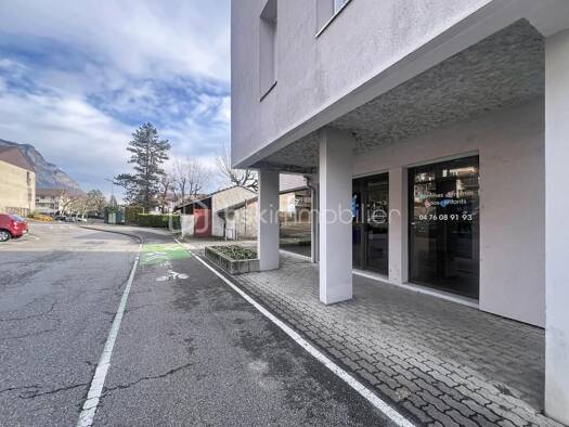 Local commercial à vendre 175 000 € 58 m² de surface de vente Ardillais-Clapisses-Le Gas-Charmanches Crolles 38920