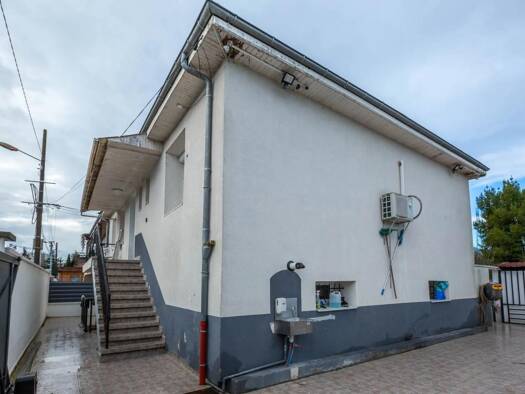 Maison de ville à vendre 445 000 € 7 pièces 4 chambres 150 m² 400 m² de terrain Les Grolières-La Grappinière Vaulx-en-Velin 69120