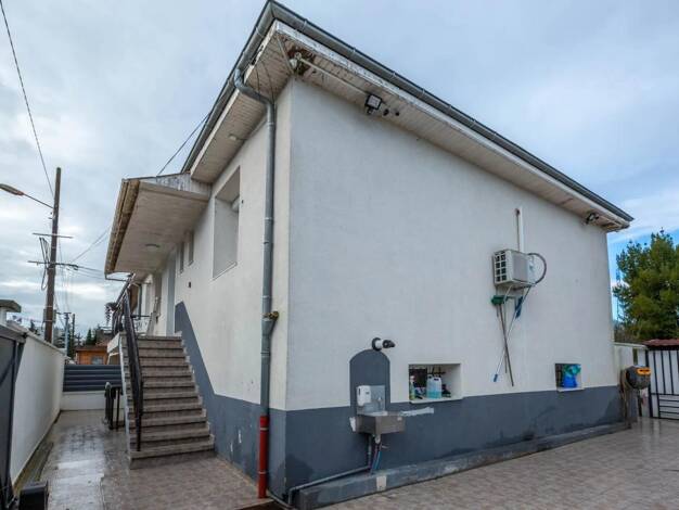 Maison de ville à vendre 445 000 € 7 pièces 4 chambres 150 m² 400 m² de terrain Les Grolières-La Grappinière Vaulx-en-Velin 69120