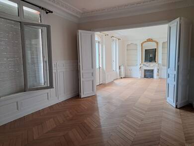 Appartement à louer 1 700 € 4 pièces 2 chambres 122 m² RDC Sens 89100