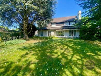 Maison à louer 2 600 € 10 pièces 6 chambres 225 m² 800 m² de terrain Chavenay 78450