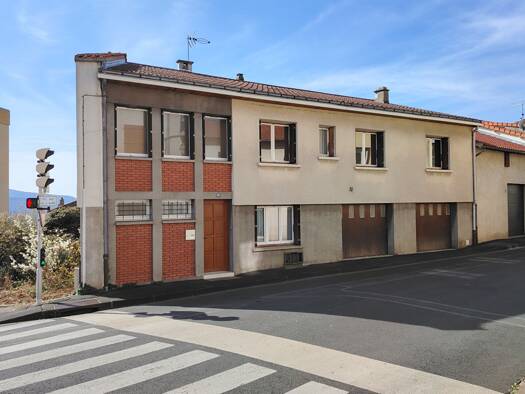 Maison de plain-pied à vendre 219 000 € 7 pièces 2 chambres Zone Vieux Bourg-La Nef-Les Vergers Cournon d Auvergne 63800