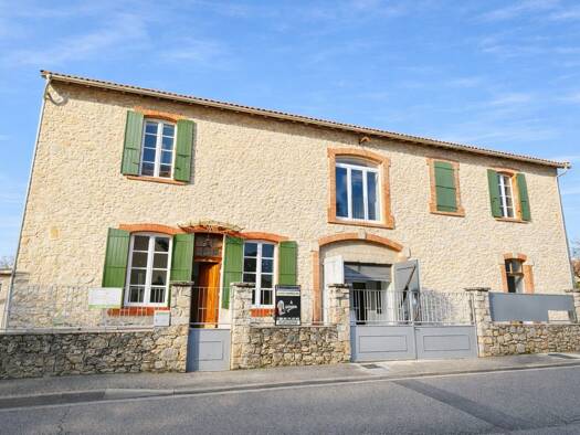 Appartement à louer 1 050 € 4 pièces 3 chambres 100 m² RDC Vaison-la-Romaine 84110