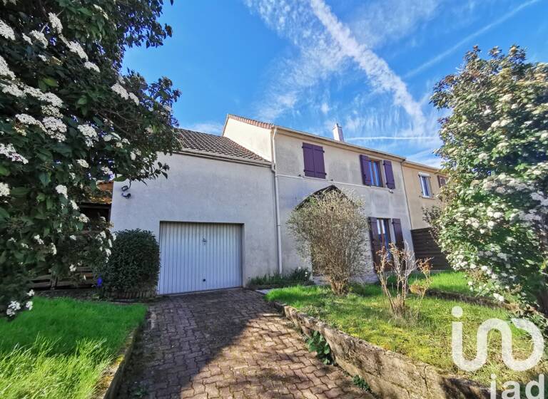 Maison à vendre 338 000 € 8 pièces 6<br/>chambres 130 m²<br/>superficie 534 m²<br/>terrain Soignolles-en-Brie 77111