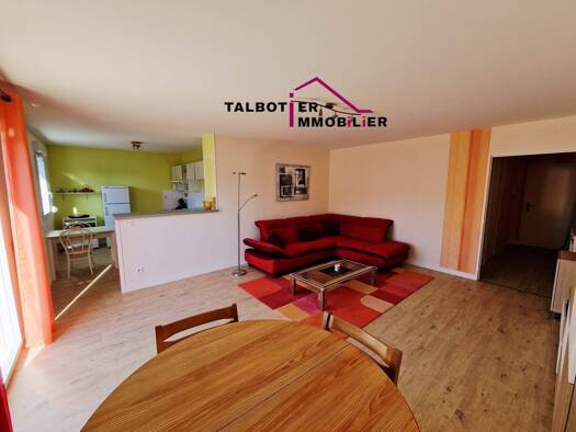 Appartement à vendre 195 000 € 3 pièces 2 chambres 75 m² Étage 2/2 Ceyrat 63122