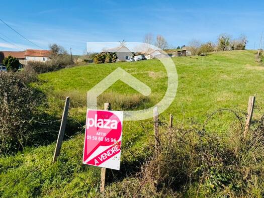 Terrain constructible à vendre 39 000 € 2 814 m² de terrain Vielleségure 64150