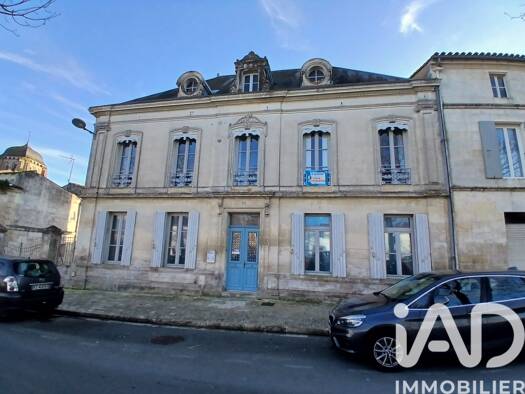 Maison de ville à vendre 373 520 € 12 pièces 8 chambres 270 m² 500 m² de terrain Corme-Royal 17600