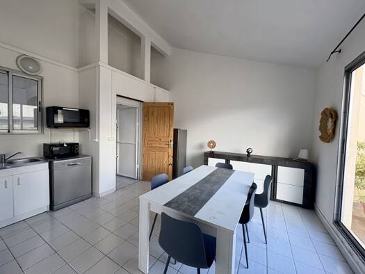 Appartement à louer 800 € 2 pièces 40,7 m² Étage 3/3 Pointe-à-Pitre 97110