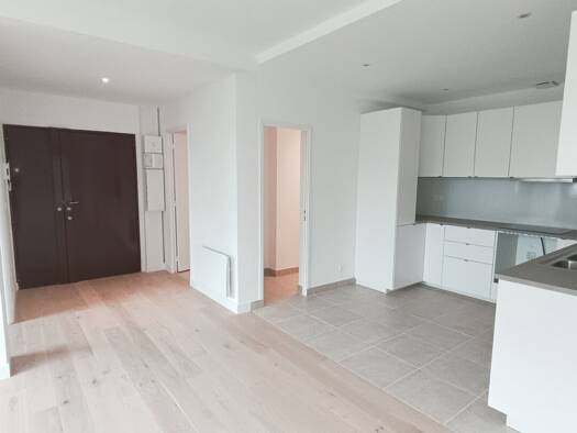 Appartement à louer 2 550 € 5 pièces 4 chambres 98 m² Étage 2/5 République Suresnes 92150