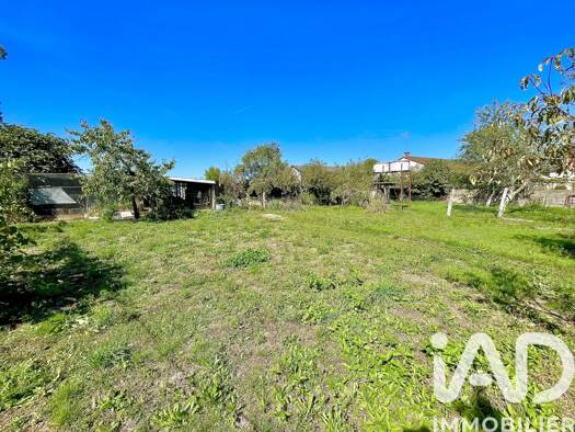 Terrain constructible à vendre 15 000 € 892 m² de terrain Lathus-Saint-Rémy 86390