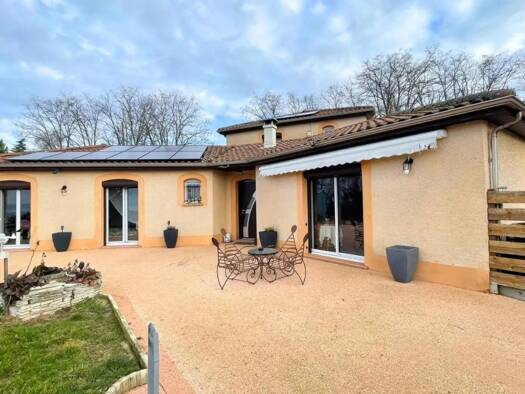 Maison à vendre 365 000 € 5 pièces 4 chambres 150 m² 5 115 m² de terrain Thizy-les-Bourgs 69240
