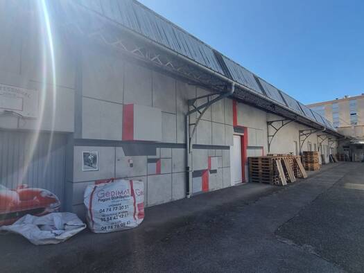 Local d'activités à vendre 199 000 € 400 m² d'espace de stockage Zus Centre Oyonnax 01100