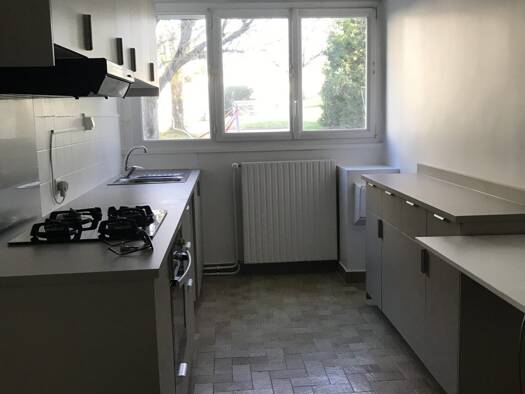 Appartement à louer 1 195 € 3 pièces 2 chambres 66,1 m² RDC/2 Centre Ville Plaisir 78370