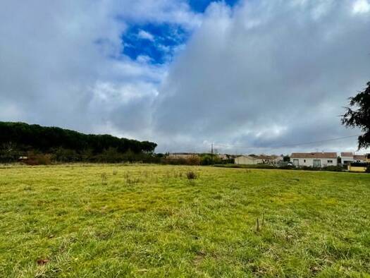 Terrain constructible viabilisé à vendre 57 000 € 816 m² de terrain Saint-Sardos 82600