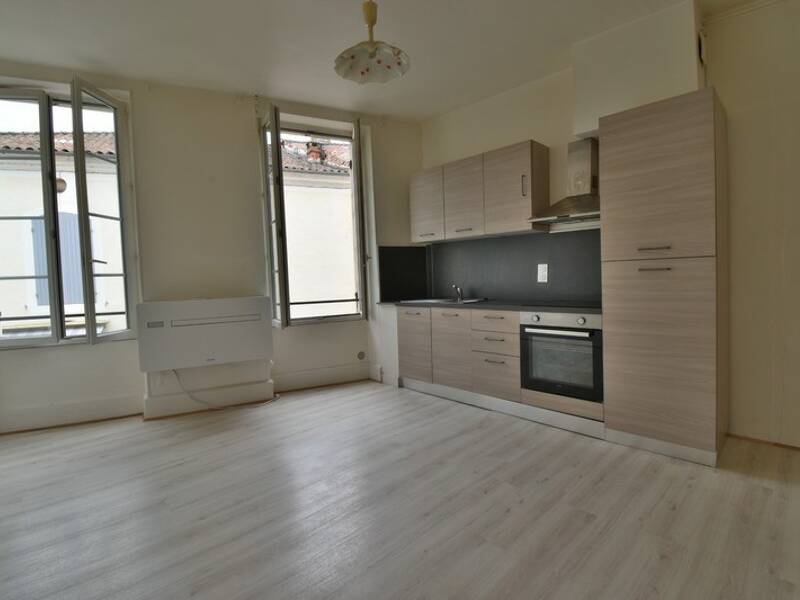 Maison à louer, 47m², SAINTE LIVRADE SUR LOT