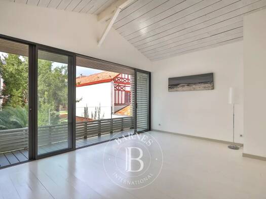 Appartement à vendre 1 290 000 € 4 pièces 3 chambres 121,83 m² 2ème étage Centre Ville Saint-Jean-de-Luz 64500