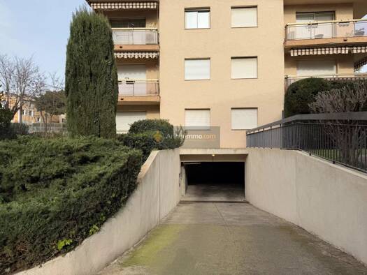 Parking à louer 120 € Villeneuve Fréjus 83600