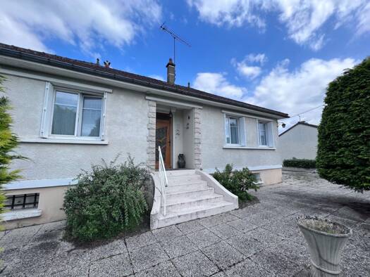 Pavillon à vendre 149 000 € 10 pièces 4 chambres 131 m² 775 m² de terrain Les Ormes 86220