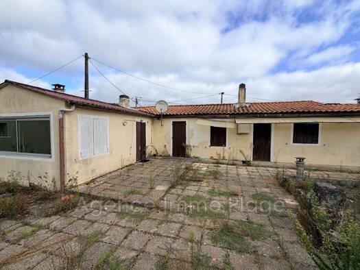Maison de plain-pied à vendre 129 800 € 5 pièces 3 chambres 117 m² 3 520 m² de terrain Saint-Vivien-de-Médoc 33590