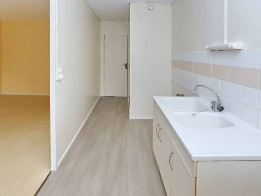 Appartement à louer 546 € 5 pièces 4 chambres 86 m² 1er étage Bel Air Issoudun 36100