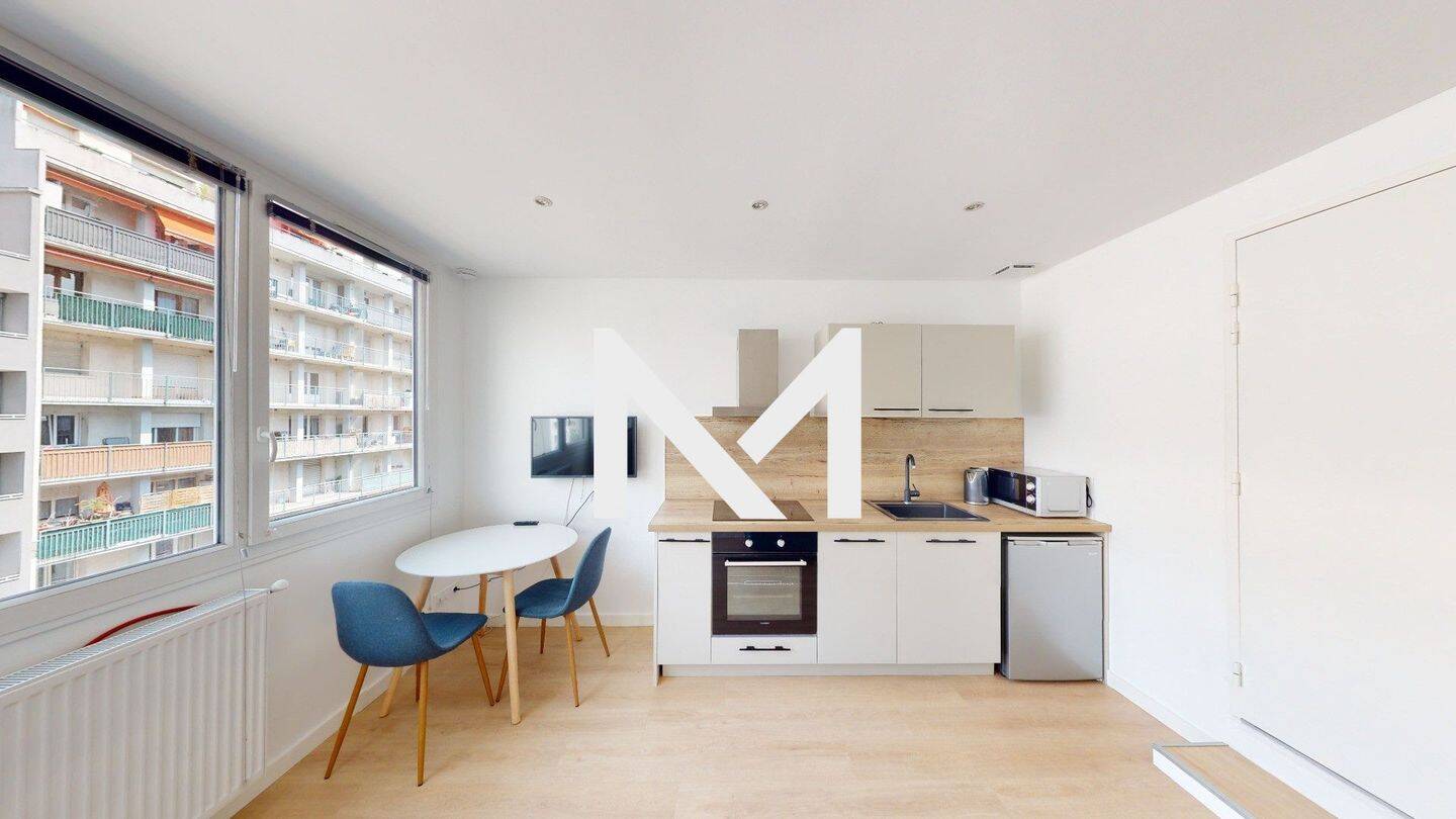 8 RUE GENERAL FERRIE - STUDIO MEUBLE 20 m² — 2