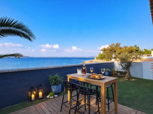 Villa en viager - Première occupation 689 000 € 6 pièces 5 chambres 145,3 m² 334 m² de terrain Peripherie Saint-Mitre-les-Remparts 13920