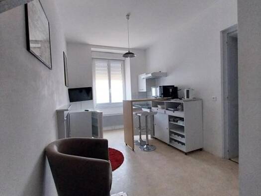 Appartement à louer 415 € 2 pièces 1 chambre 32,2 m² 1er étage Sud Saint-Yrieix-la-Perche 87500