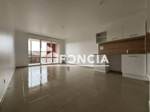 Appartement à louer 795 € 3 pièces 2 chambres 59,6 m² RDC Courbessac Nîmes 30000