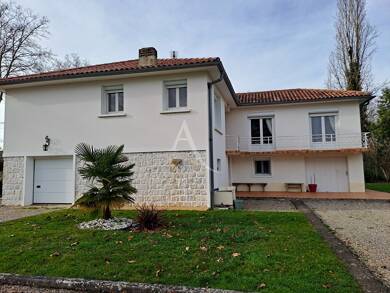 Maison à vendre 246 000 € 6 pièces 4 chambres 161 m² 11 798 m² de terrain Nerac 47600