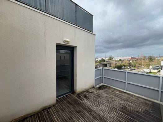 Appartement à vendre 139 500 € 2 pièces 1 chambre 40 m² Étage 3/4 Cenon 33150
