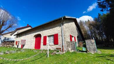 Maison à vendre 242 000 € 8 pièces 2 chambres 241 m² 2 260 m² de terrain Fontenu 39130