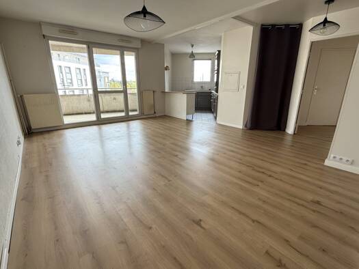 Appartement à louer 1 200 € 3 pièces 2 chambres 67 m² Étage 3/4 Guyancourt 78280