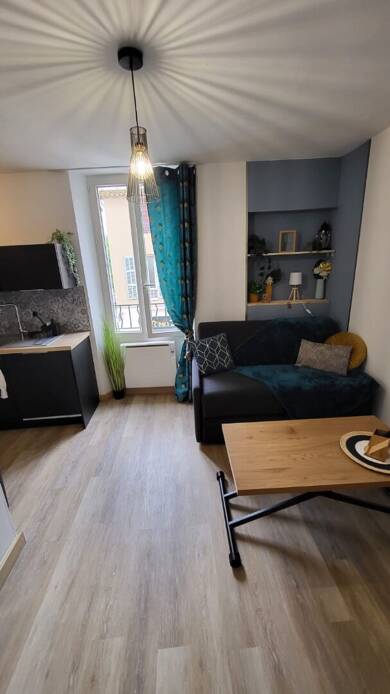 Appartement à louer 480 € 1 pièce 14 m² Étage 1/3 Saint Maximin la Sainte Baume 83470
