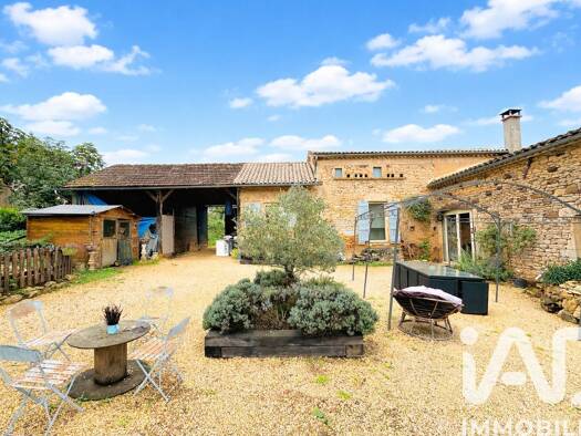 Maison de plain-pied à vendre 265 000 € 4 pièces 3 chambres 142 m² 20 671 m² de terrain Saint-Front-sur-Lémance 47500