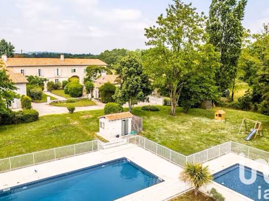 Demeure à vendre 990 000 € 28 pièces 4 chambres 680 m² 102 577 m² de terrain Ronsenac 16320